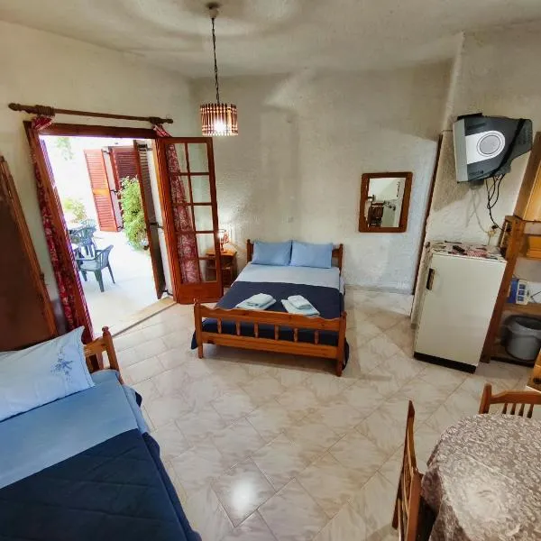 Akrata Golden Beach House，位于Aíyira的酒店