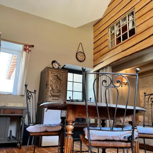 Le grenier d'Odette，位于Sainte-Gemme-la-Plaine的酒店