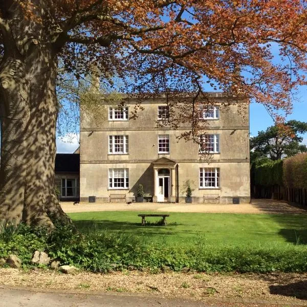 Crudwell House，位于克拉德韦尔的酒店