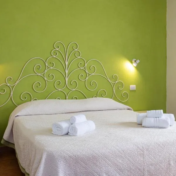 Agriturismo Li Nalboni，位于圣特雷莎加卢拉的酒店
