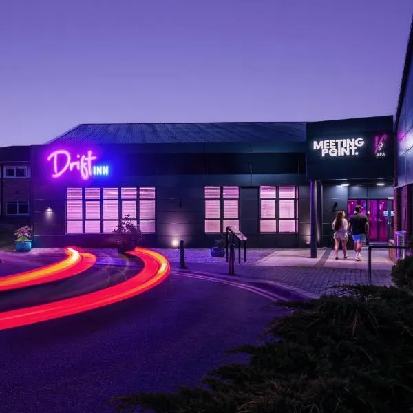 Drift Inn formerly the Waterfront Hotel，位于圣尼奥特的酒店