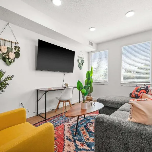 Boho 2BR Townhome King 2-Car Garage SLC，位于盐湖城的酒店