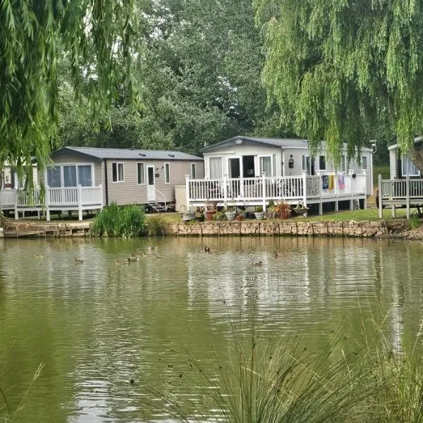 Serenity Nook in Southview Holiday Park，位于Burgh le Marsh的酒店