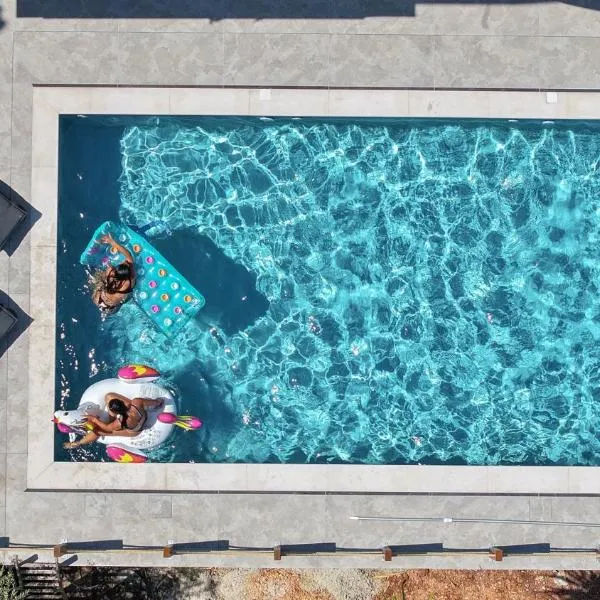 Nireas Blue Balcony by Raise，位于Áno Váthia的酒店