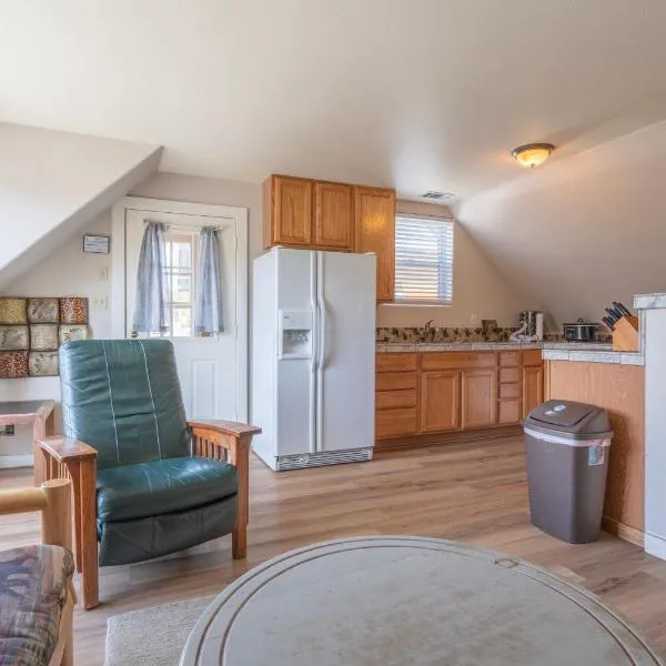 Rainbow Ridge B - 1BR/1BA，位于六月湖的酒店