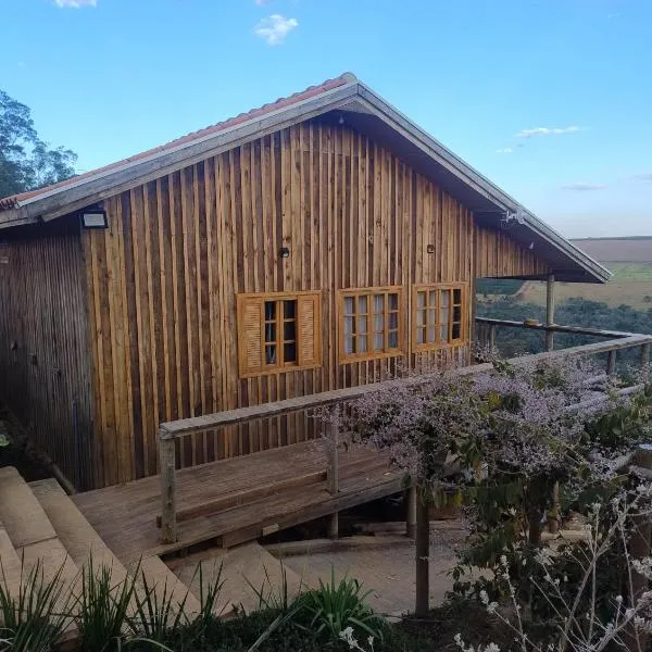 Casa de Madeira para Alugar em São Roque de Minas!，位于圣罗克迪米纳斯的酒店