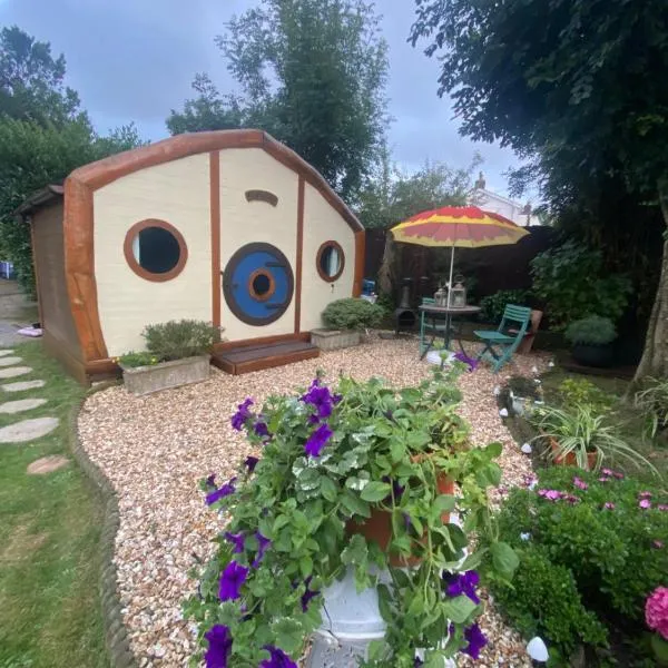 Tyluna Cornish Glamping Cabin，位于Praze an Beeble的酒店