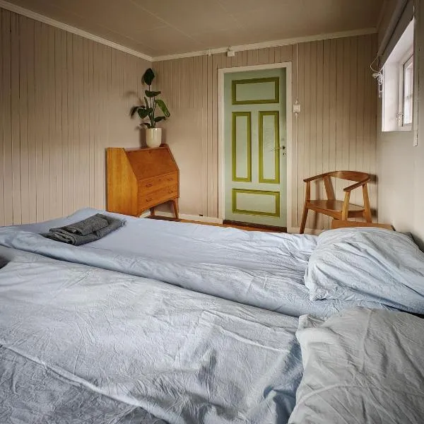 2 Houses & A Barn Double Room，位于Vestvågøya的酒店