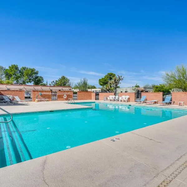 Charming Green Valley Townhome w/ Community Pool!，位于绿谷的酒店