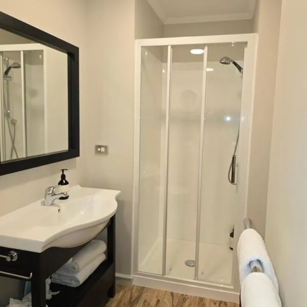 Studio 25 - 1 Bedroom place with Pool，位于卡德罗纳的酒店