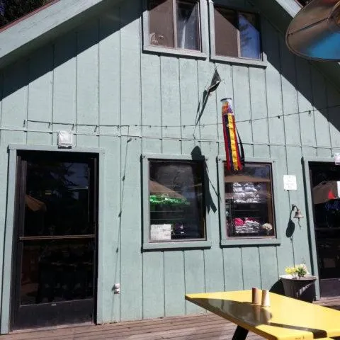 亨廷顿湖度假酒店，位于Shaver Lake Heights的酒店