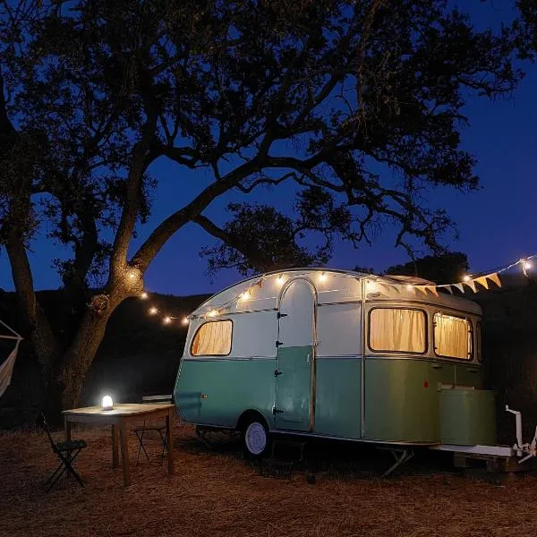 Lost Paradise - Cosy Wagon，位于Sabóia的酒店