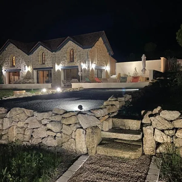 Villa Julorian proche Saint Emilion au cœur des vignobles，位于Sainte-Colombe的酒店