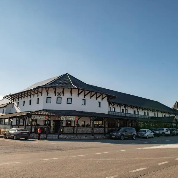 Hanul Răzeșilor - Cinstim tradiția Moldovei，位于Muncelu de Sus的酒店