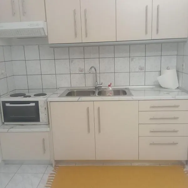 Ευρυχωρο ισόγειο διαμέρισμα，位于Moláoi的酒店