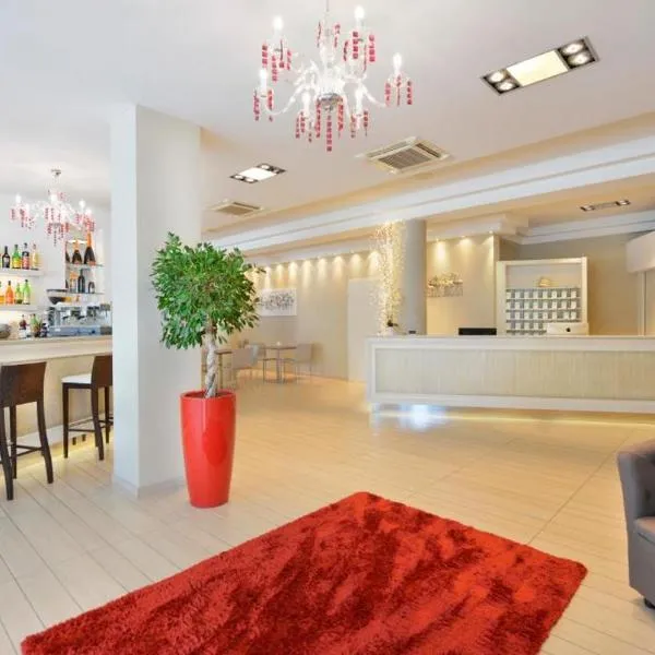 Hotel Fiamma & SPA Cesenatico，位于切塞纳蒂科的酒店