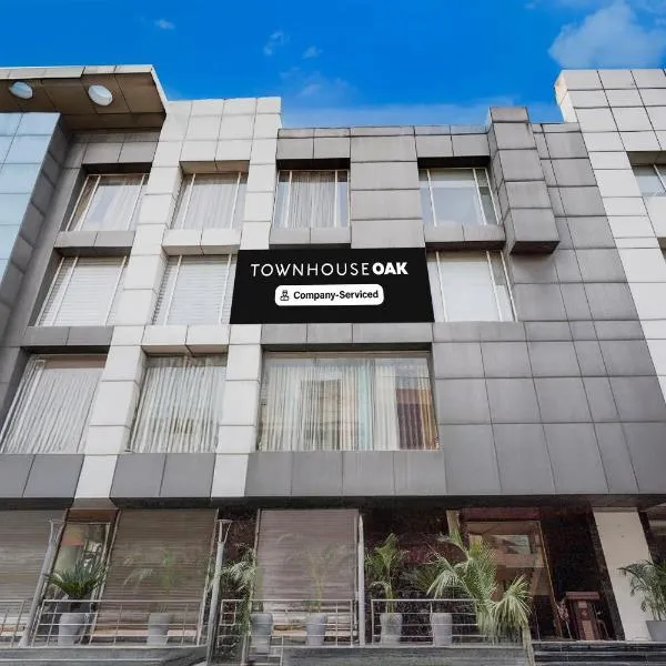 Super Townhouse Oak Agra Fort Formerly BB Grand，位于Dayāl Bāgh的酒店