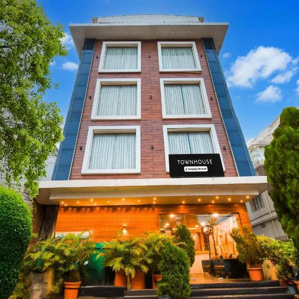 Super Townhouse Marine Drive Puri Formerly Royal Crown，位于普里的酒店