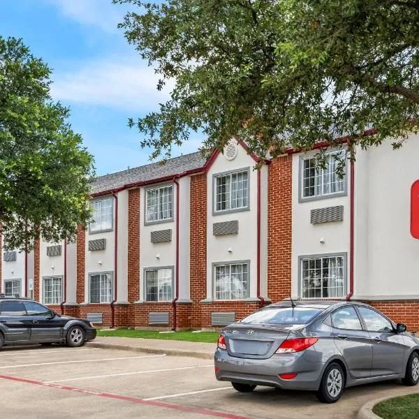 Red Roof Inn & Suites Euless - DFW Airport Southwest，位于尤利斯的酒店