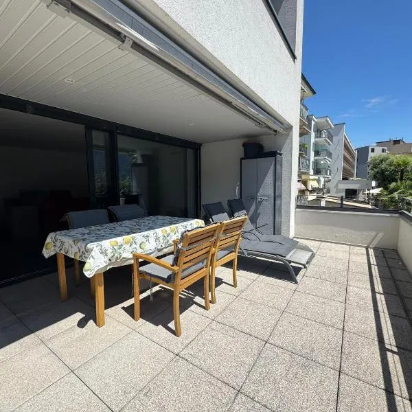 Appartamento fronte lago，位于Muralto的酒店