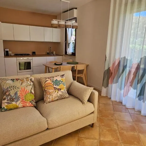 La casa di Francy con Giardino Privato，位于Torrette的酒店