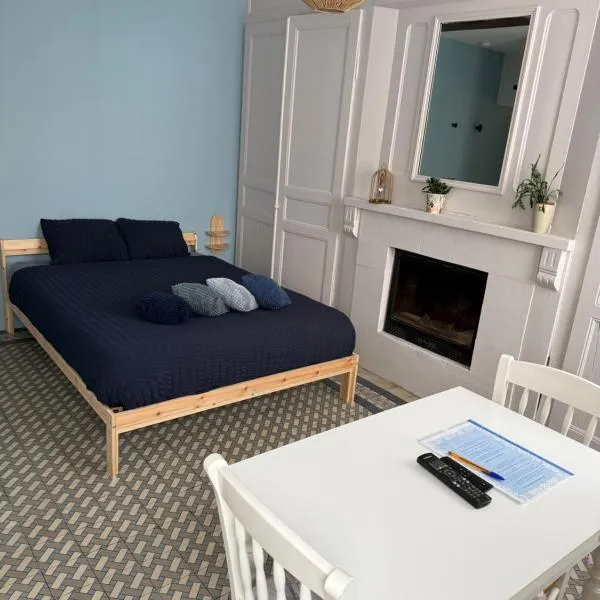 charmant Studio privé，位于Estevelles的酒店