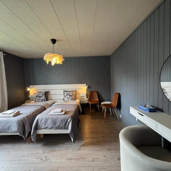 ZeNour Your Cozy Stay in Åmål，位于奥莫尔的酒店