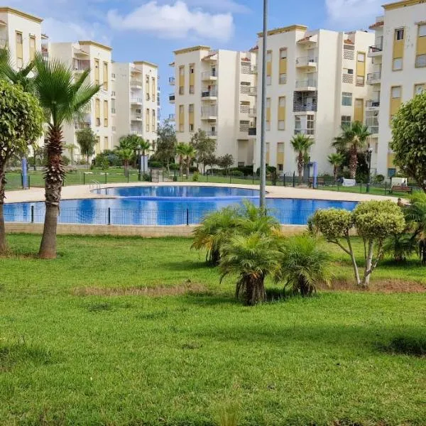 Appartement avec piscine Bouznika，位于布兹尼盖的酒店