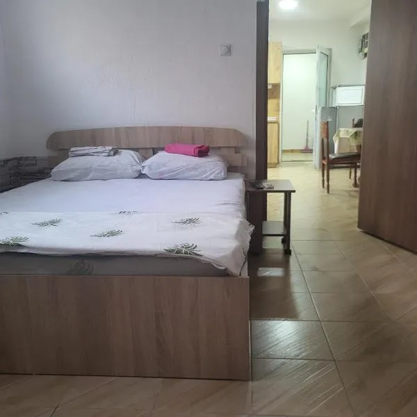 Jordanovi Apartment，位于卡瓦达尔奇的酒店