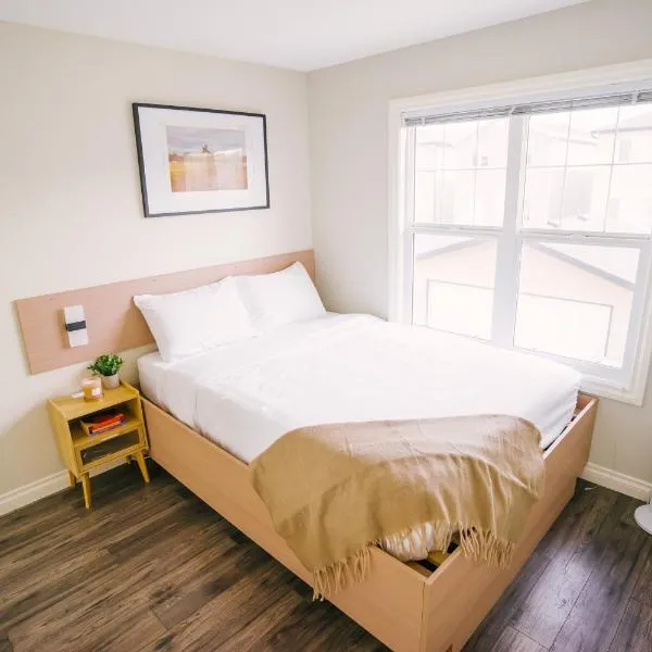 Cozy & Stylish Laneway suite，位于里贾纳的酒店