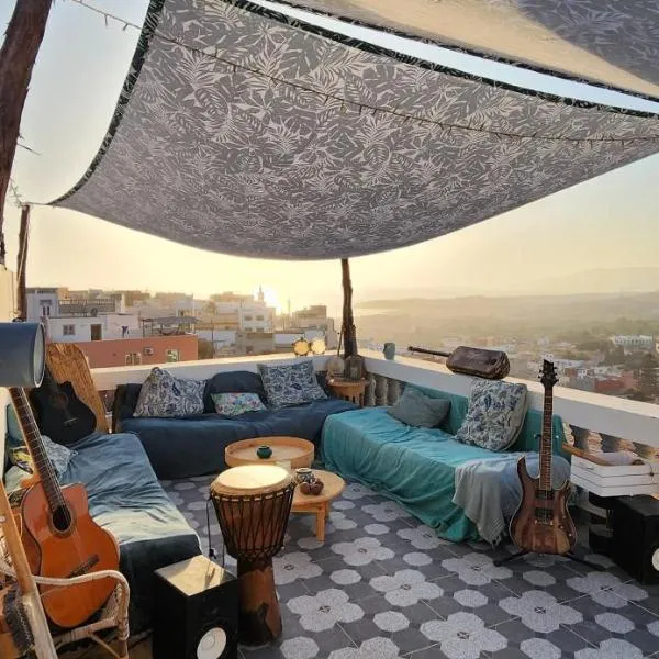 Agadir Funky Chill Guesthouse Surf, Horse, Music adventures，位于奥瑞尔的酒店