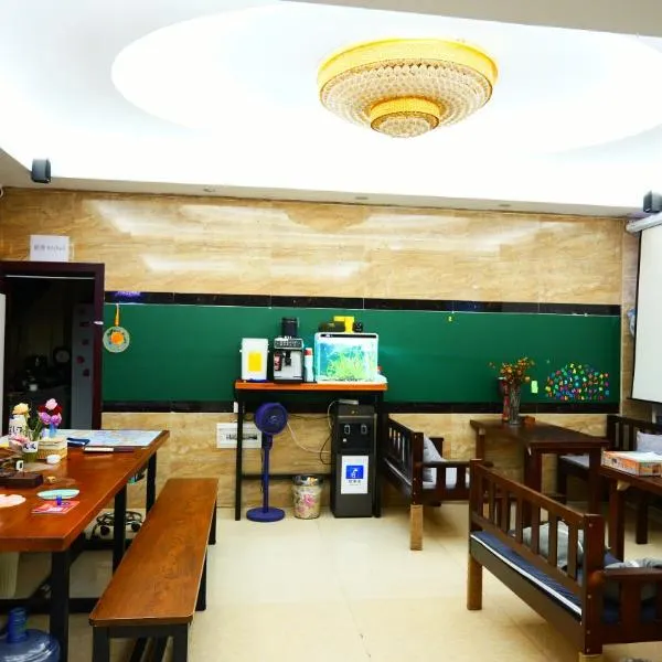凤凰彩虹桥民宿(凤凰潇潇慢酒店) ，位于凤凰的酒店