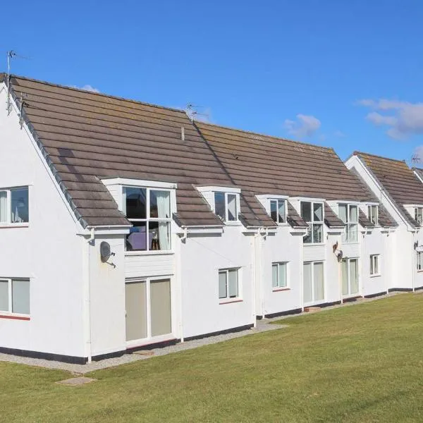 Apartment in Treardurr Bay，位于Holy Island的酒店