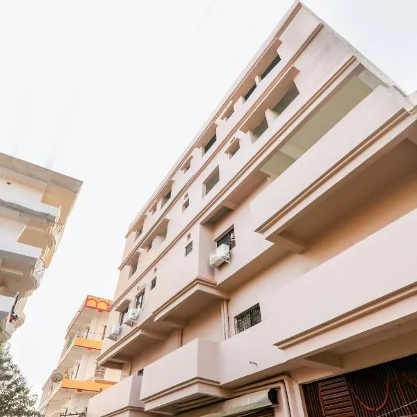 Hotel Navya Grand，位于Gulzārbāgh的酒店