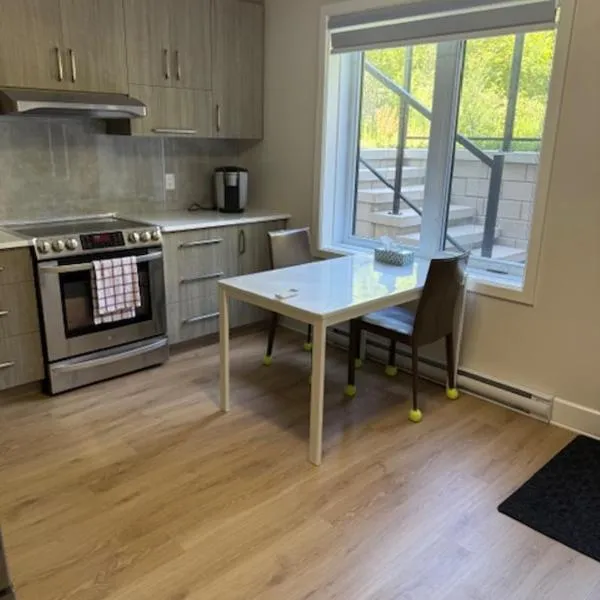 All inclusive pied à terre near airport 2nd bed extra thirty dollars cash，位于潘特克莱尔的酒店