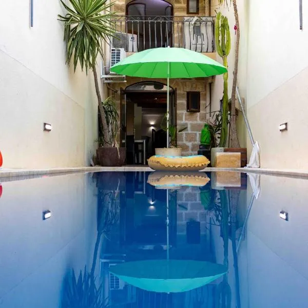 Casa Naxxar 4 Floor Townhouse and Private Pool，位于纳克萨的酒店