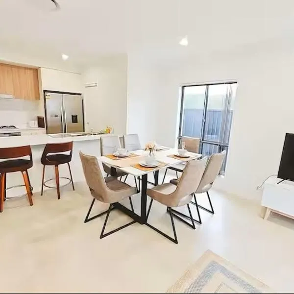 Colebee5 BR house near park and shop，位于Schofields的酒店