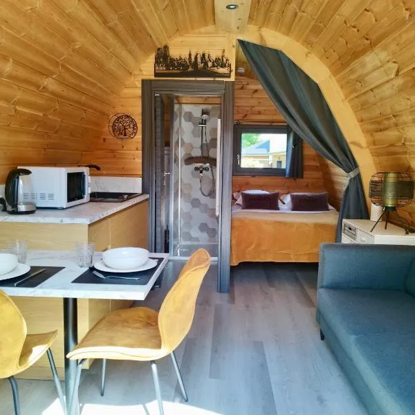 Cottage climatisé avec terrasse privative et kitchenette，位于阿夫朗什的酒店