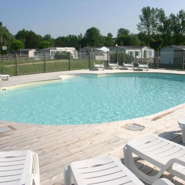Camping Val de Boutonne，位于圣哲伦的酒店