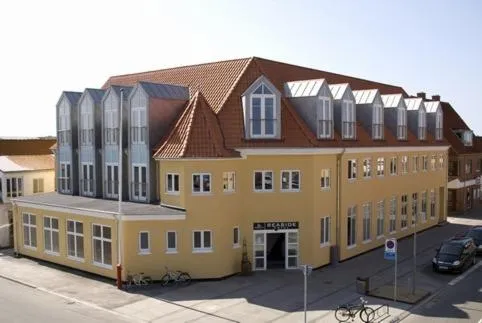 迪伯伦海滨酒店，位于Helligsø的酒店
