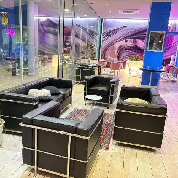Blue Shades Hotel，位于比萨的酒店