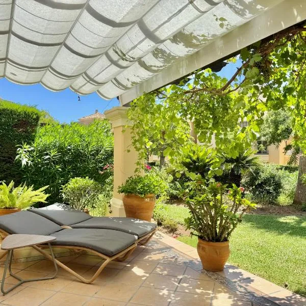 Sea Breeze Luxury Hacienda Elviria - EaW Homes，位于马贝拉的酒店