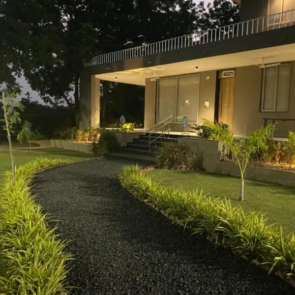 Serene stay in the lap of Nature，位于艾哈迈达巴德的酒店