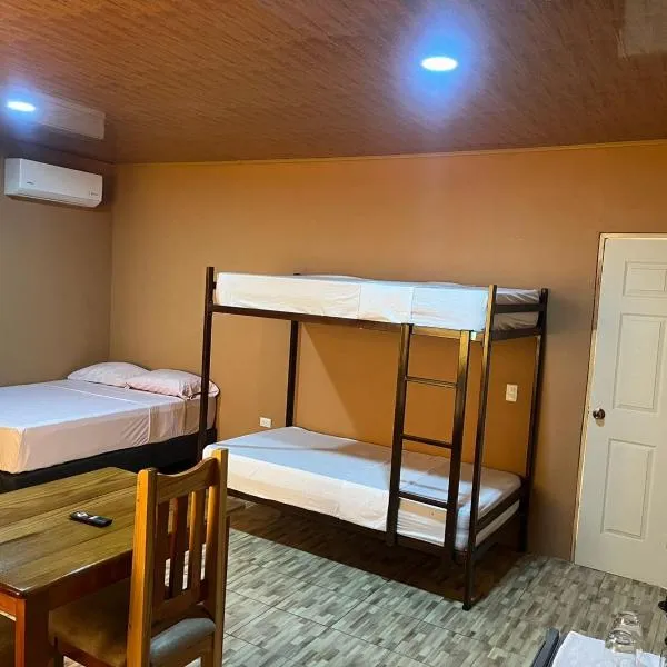 Luisito steak House & Hotel，位于福尔图纳的酒店