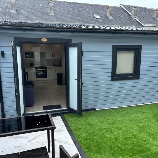 The Cabin Near Galway City Centre 10Mins，位于戈尔韦的酒店