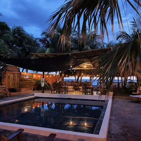 El Belga Loco，位于拉斯彭尼塔斯的酒店