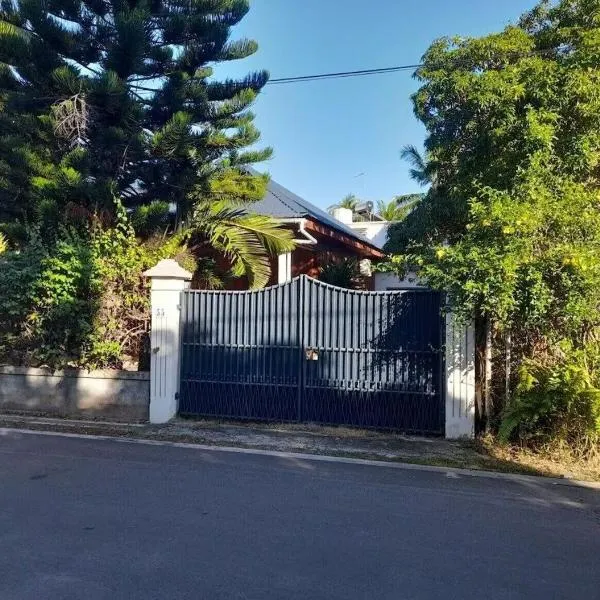 Flic en Flac 3-Bedroom Garden Villa, 3 Min Walk to Beach，位于弗利康弗拉克的酒店