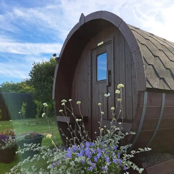Sea View Glamping Barrel，位于Ruan Minor的酒店