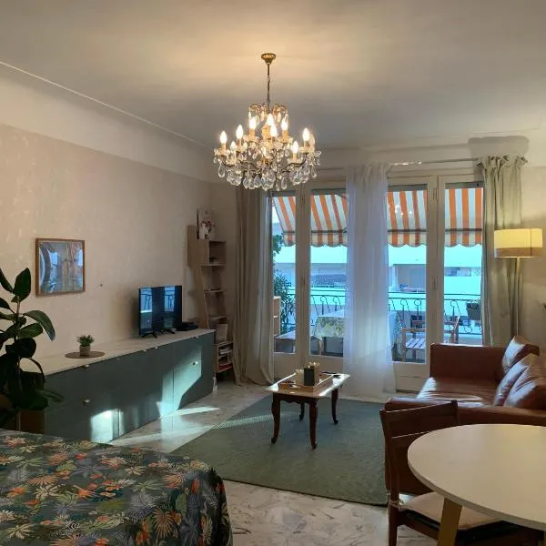 Spacious appartement near the beach，位于芒通的酒店