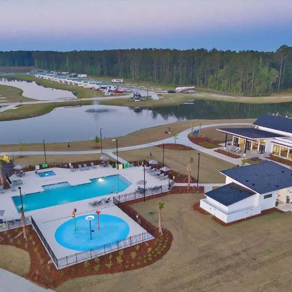 Savannah Lakes RV Resort，位于哈迪维尔的酒店